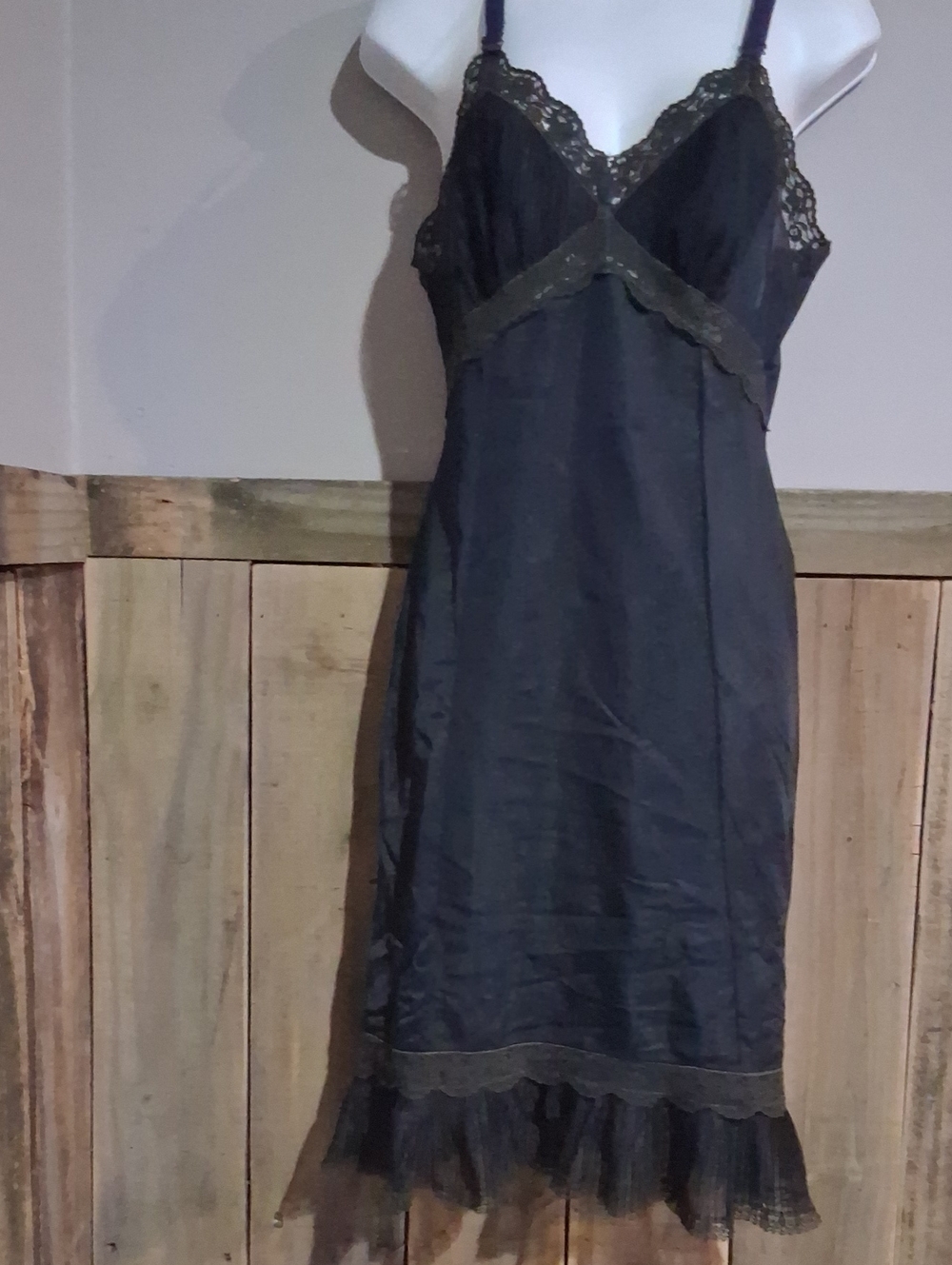 Vintage Elegant Black Lace-Trim Slip Chemise with Tulle Hem